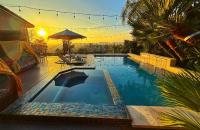 Panorama Tropical Resort & Spa with Sunset City View - B&B Santa Ana