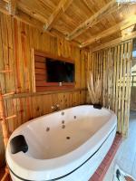 Chalé Rústico com Hidromassagem e Piscina - B&B Imaruí