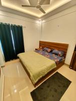 Aura Stays 2bhk - Bed and Breakfast Lucknow