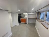 Smart Studio Apartment with Private Entrance in Dorking - B&B Dorking