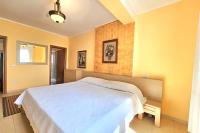 Appartamento con 2 Camere da Letto, Balcone e Vista mare