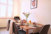 Ruhiges & modernes 5-Personen Apartment mit Boxspringbetten, Smart-TV, Wlan und Balkon - B&B Magdeburgo