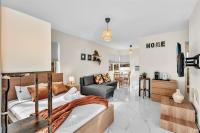 Santorini Blu Boutique Beach Studio Steps to Ocean - Bed and Breakfast Hollywood