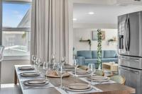 Santorini Blu Spacious 2BR Beachfront Suite - B&B Hollywood