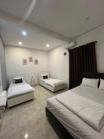 Golden Homestay Tumpak Sewu - Bed and Breakfast Gunungsriti