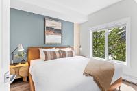 Scenic Riverstone 2BR w/ Balcony + BBQ, Sleeps 6! - B&B Golden