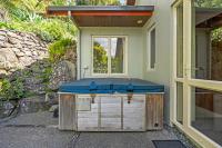 Spacious retreat with views, hot tub, games room! - Chambres d'hôtes Whangarei