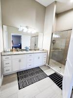 Oceanside Haven Entire home across Daytona Beach sleeps 8 4 beds 2 and a half bath - Chambres d'hôtes Daytona Beach Shores