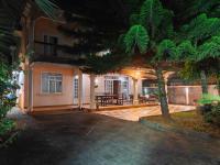 Beach Walk Apartment with Private Garden & Wifi - B&B Grand Baie