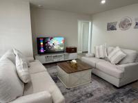 The Hayward Hearth, Serene 3BR Home, Cul-de-sac, Yard - B&B Hayward