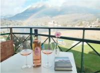 L'Ecrin de la Baie, Duplex les pieds dans l'eau avec Parking & Plage Privée - Ferienwohnung Duingt