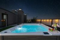 Luxury Sky Jagodno Apartment with Jacuzzi Parking & Terrace by Renters Prestige - B&B Breslavia