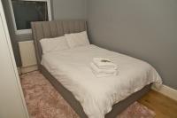 Luxury House in Ealing, Free Parking, Fast WiFi with Garden - Bed and Breakfast Ealing