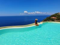 Villa Patty - Luxury Cliffside Estate whit 180 panoramic Sea View & infinity pool - Chambres d'hôtes Torre delle Stelle