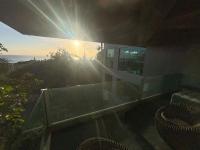 Casa nas Nuvens com incrível vista mar - B&B Camboriú