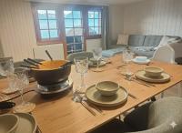 Historic Stationhouse – 20 Min from Interlaken - B&B Oberhofen