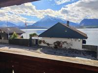 Historic Stationhouse – 20 Min from Interlaken - Bed and Breakfast Oberhofen