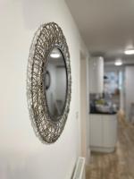 2 Bedroom Basement Apartment in Georgian Townhouse - Bed and Breakfast Ryde