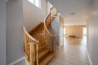 Private & Spacious En-suite with Jacuzzi, Walk-In Closet, & 4 Bath access! Brampton Shared Home with Full Kitchen, WiFi, Laundry & Backyard Deck! Near Mount Pleasant GO, Ideal for Work Trips, Long Stays & Solo Travelers! - B&B Brampton