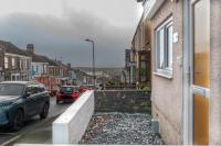 Casa Ysgol Corner Cozy & Modern 2-Bed Ground-Floor Apartment Free Parking & Fast WiFi - B&B Swansea