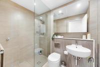 Zetland Spacious 3 Bedroom Apartment Near East Village Shopping Mall, Train Station and Airport - B&B Sydney