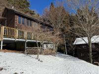 Cabin A MtFuji view, BBQ, lake Saiko 3mins, hammock, wood deck - Bed and Breakfast Narusawa