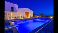 Enchanting Villa with Pool & Lush Garden in Sicily - B&B Paceco