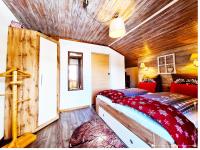 Apartment with Mountain View