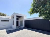 Designer 6BR Home Backyard Direct Park Access - B&B Auckland