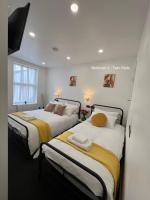 Florence House - 3 Twin Bedroom House 3 Showers 2 Ensuites Plus Walk-in Wetroom Garden Fast Wi-Fi J1-M5 on Doorstep Weekly Stays ok Contractor Accommodation Another Best-in-Class - Chambres d'hôtes West Bromwich
