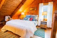 Kick Back Relax Log Cabin Wears Valley HotTub - Bed and Breakfast Sevierville