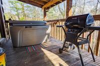 Kick Back Relax Log Cabin Wears Valley HotTub - Bed and Breakfast Sevierville
