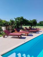 Aleli Villas with Tennis Court - B&B Miniá