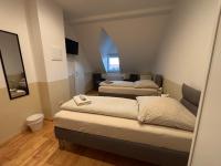 Doppelzimmer-Bad-Kühlschrank TV-18 - B&B Meine