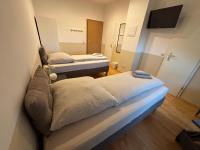 Doppelzimmer-Bad-Kühlschrank TV-18 - B&B Meine