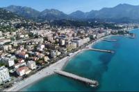 Joli studio neuf av terrasse à 50 m de la mer et gare - B&B Roccabruna