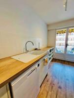 Appartement T3 lumineux - 6 pers - Hypercentre - Climatisé - Gare SNCF à 200 m - Parking privé - Mer à 100 m - Ferienwohnung Antibes