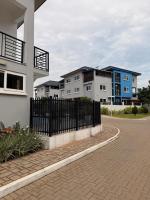 4BR Town House Cantonments, Pool, Private Garden - Ferienwohnung Accra