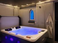 Relaxing Coastal Retreat for 2 Hot Tub Log Fire - B&B Tywyn