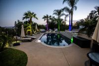 Buena Creek Vista Primary Subdivided Home with Views and Pool - Ferienwohnung San Marcos