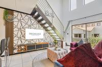 Zalari Loft B, Nature-Inspired 2 Bed Loft, Paulshof, Sandton - Ferienwohnung Centane