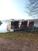 Kleines Hausboot - ideal für Ihren Angelurlaub! - B&B Lychen