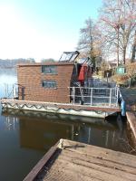 Kleines Hausboot - ideal für Ihren Angelurlaub! - B&B Lychen