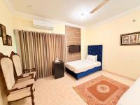 Camera Tripla Superior