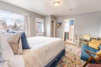 Charming French Studio Apartment - B&B Laramie