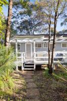 A Classic Beach House - Waterfront Access and Short Walk to Beach - Bed and Breakfast Mossy Point