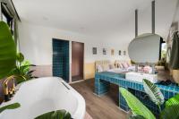 MIQ Ekkamai1 - 5BR house 65 inch TV - B&B Bangkok