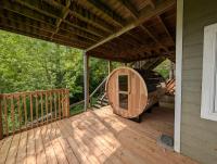 The Bear Cave Cottage at Little Kennisis Lake - B&B Dorset