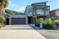 Large Five Bdrm Home Near Beach - B&B Apollo Bay