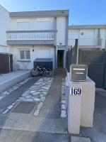 Cap Marina By L'Avenue - Vue XXL - Jacuzzi - Terrasse au bord de l'eau - Plein Sud - 2 chambres - Port Camargue - Chambres d'hôtes Le Grau-du-Roi